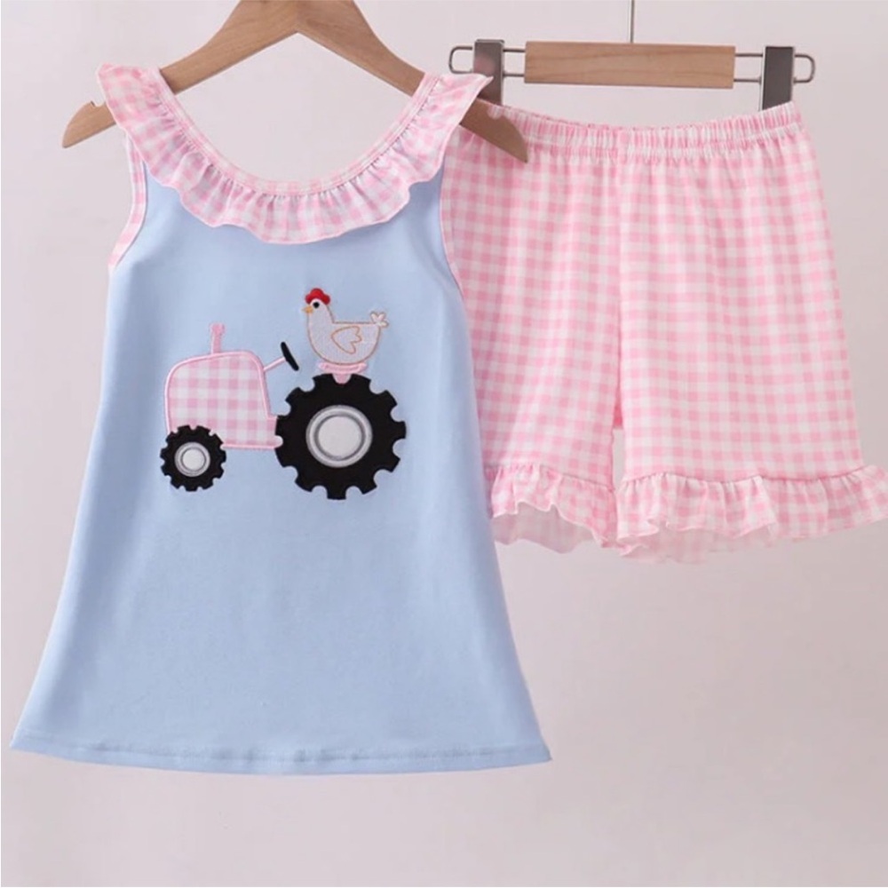Appliqué Ruffled Gingham Shorts Set
NWT Tractor Farm Chicken Girls Size 3T or 5